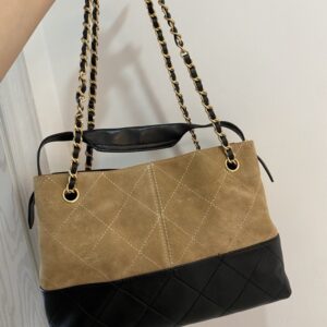 【AT10227】シャネルのクラシックトートバッグ - 豪華なデザインと優雅な高級感【日本語】Chanel Classic Tote Bag - ゴージャスでエレガントなアイテム | Chanel