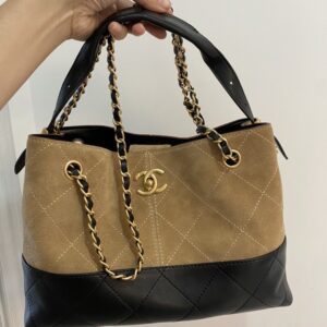 【AT10227】シャネルのクラシックトートバッグ - 豪華なデザインと優雅な高級感【日本語】Chanel Classic Tote Bag - ゴージャスでエレガントなアイテム | Chanel