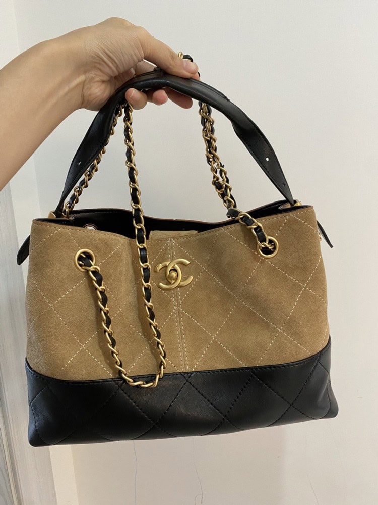 【AT10227】シャネルのクラシックトートバッグ - 豪華なデザインと優雅な高級感【日本語】Chanel Classic Tote Bag - ゴージャスでエレガントなアイテム | Chanel