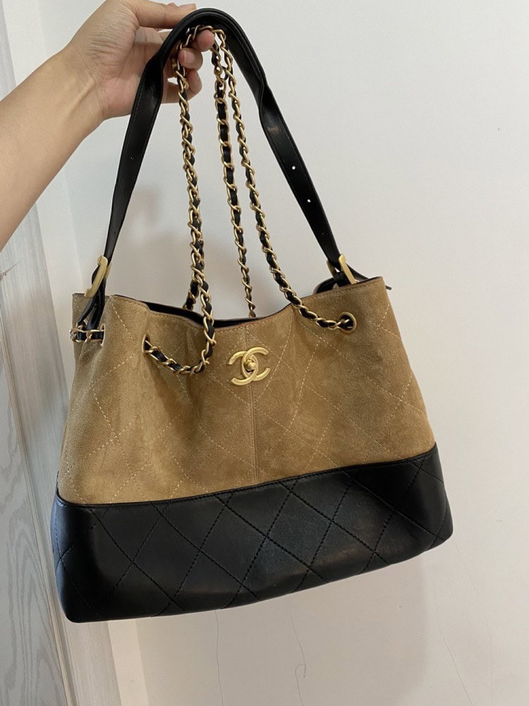【AT10227】シャネルのクラシックトートバッグ - 豪華なデザインと優雅な高級感【日本語】Chanel Classic Tote Bag - ゴージャスでエレガントなアイテム | Chanel