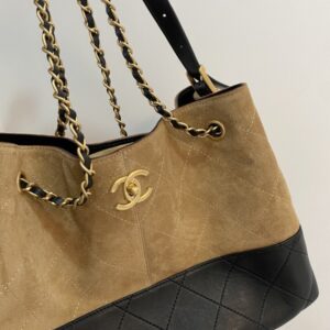 【AT10227】シャネルのクラシックトートバッグ - 豪華なデザインと優雅な高級感【日本語】Chanel Classic Tote Bag - ゴージャスでエレガントなアイテム | Chanel