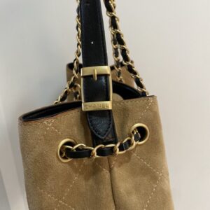 【AT10227】シャネルのクラシックトートバッグ - 豪華なデザインと優雅な高級感【日本語】Chanel Classic Tote Bag - ゴージャスでエレガントなアイテム | Chanel