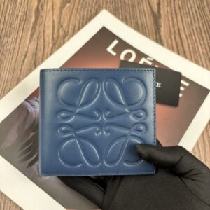 【AT10521】LOEWE(ロエベ)ブルーカーフスキン二つ折り財布 | 高級感が光る精巧なデザイン美学 | Loewe Madrid