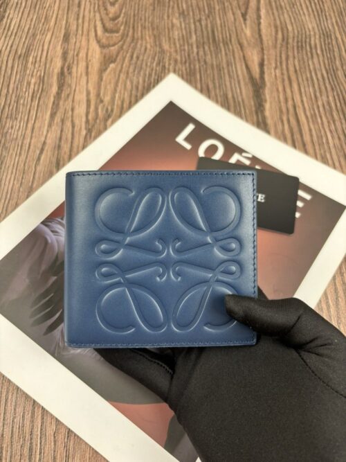 【AT10521】LOEWE(ロエベ)ブルーカーフスキン二つ折り財布 | 高級感が光る精巧なデザイン美学 | Loewe Madrid