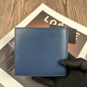 【AT10521】LOEWE(ロエベ)ブルーカーフスキン二つ折り財布 | 高級感が光る精巧なデザイン美学 | Loewe Madrid