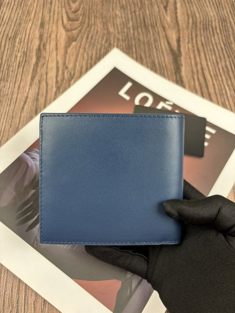 【AT10521】LOEWE(ロエベ)ブルーカーフスキン二つ折り財布 | 高級感が光る精巧なデザイン美学 | Loewe Madrid