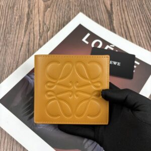 【AT10522】LOEWE（ロエベ）：贅沢な子牛革折りたたみ式財布 - ビジネスエリートとファッション愛好家向け | Loewe Madrid