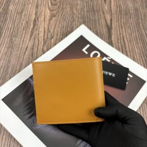 【AT10522】LOEWE（ロエベ）：贅沢な子牛革折りたたみ式財布 - ビジネスエリートとファッション愛好家向け | Loewe Madrid