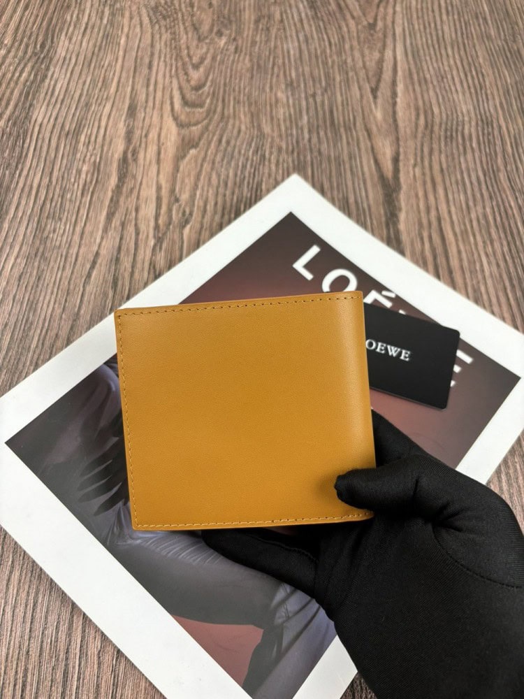 【AT10522】LOEWE（ロエベ）：贅沢な子牛革折りたたみ式財布 - ビジネスエリートとファッション愛好家向け | Loewe Madrid