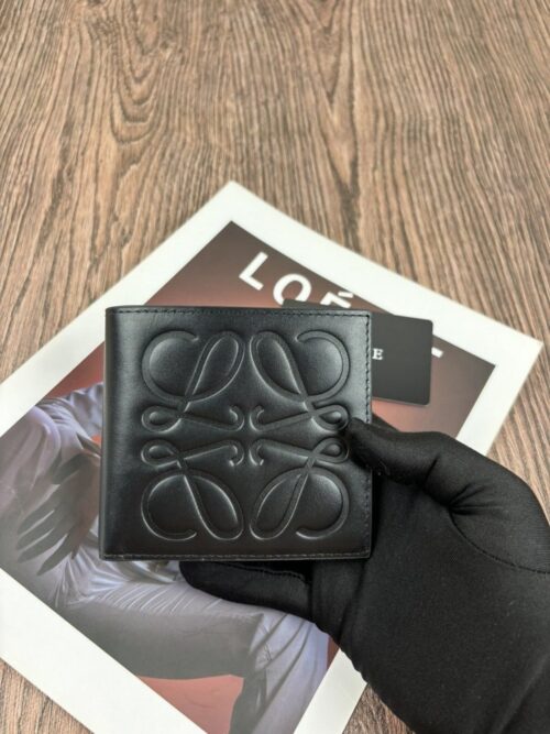 【AT10523】Loewe（ロエベ）の高級カーフスキンウォレット - 贅沢な芸術的品質と機能性が光る | Loewe