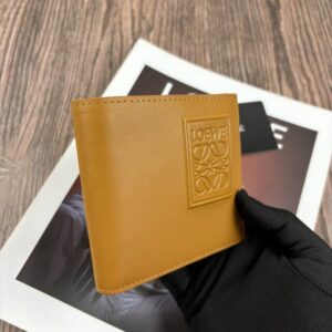 【AT10524】LOEWEの高級レザーウォレット - 品位と贅沢な質感を際立たせる | Loewe Madrid