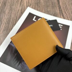 【AT10524】LOEWEの高級レザーウォレット - 品位と贅沢な質感を際立たせる | Loewe Madrid