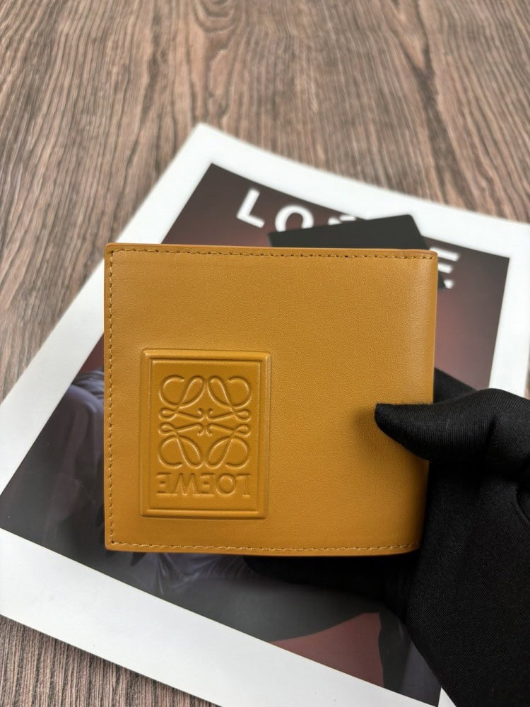 【AT10524】LOEWEの高級レザーウォレット - 品位と贅沢な質感を際立たせる | Loewe Madrid