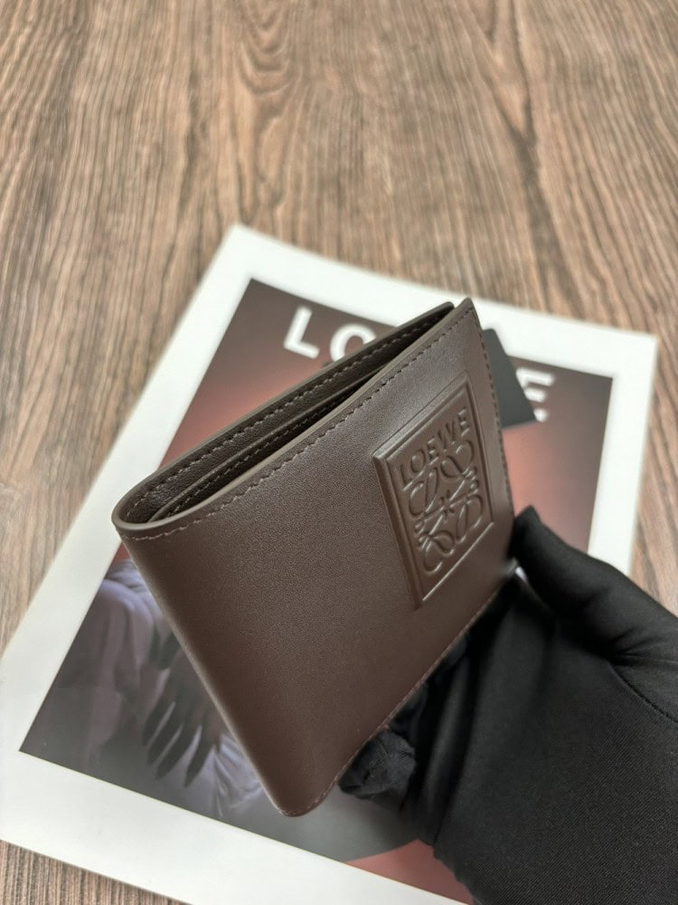【AT10527】LOEWE（ローエヴェ）カーフ革多機能折りたたみ財布｜ビジネス＆旅行に最適 | Loewe Madrid