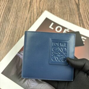 【AT10528】LOEWE 革財布：高級感漂うネイビー牛革、内部整理機能付き | Loewe