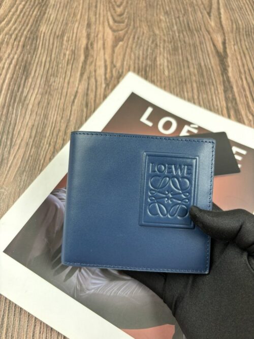 【AT10528】LOEWE 革財布：高級感漂うネイビー牛革、内部整理機能付き | Loewe