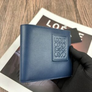 【AT10528】LOEWE 革財布：高級感漂うネイビー牛革、内部整理機能付き | Loewe