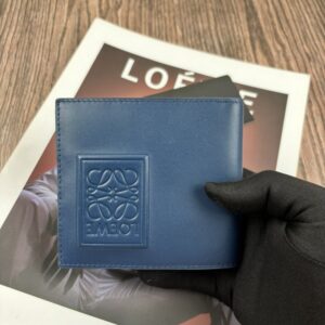 【AT10528】LOEWE 革財布：高級感漂うネイビー牛革、内部整理機能付き | Loewe