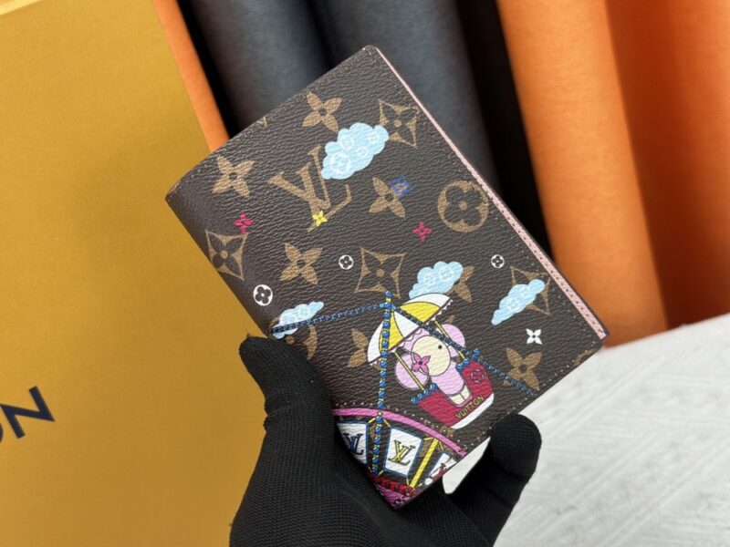 【AT10529】ルイ・ヴィトン Louis Vuitton 観覧車モノグラムパスポートケース | LV