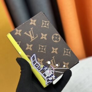 【AT10530】ルイ・ヴィトンの高級なパスポートケース - 旅行用革小物、クラシックなスタイル | Louis Vuitton