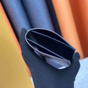 【AT10530】ルイ・ヴィトンの高級なパスポートケース - 旅行用革小物、クラシックなスタイル | Louis Vuitton