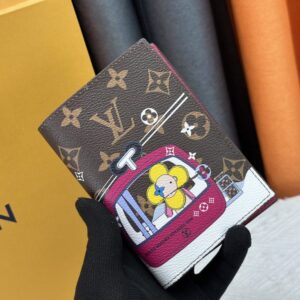 【AT10533】ルイ・ヴィトンのモノグラム柄パスポートケース - 旅行に最適なエレガントなアクセサリー | LV