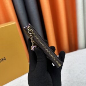 【AT10534】ルイ・ヴィトン NOAシリーズ モノグラムキャンバス キーケース おしゃれな都会の女性のための贅沢なアクセサリー | Louis Vuitton