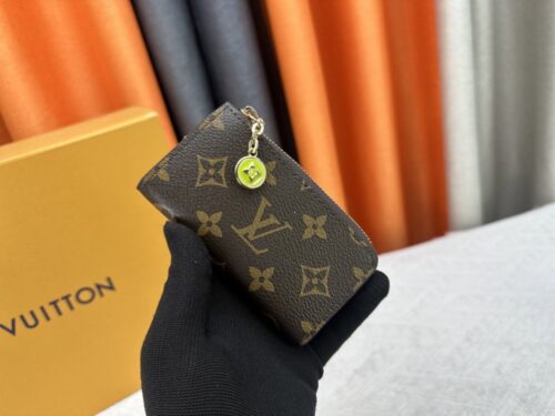 【AT10535】ルイ・ヴィトンのモノグラムキーケース - ビジネスとカジュアルに最適 | Louis Vuitton