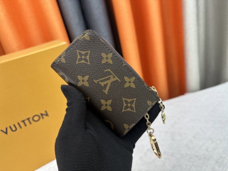 【AT10535】ルイ・ヴィトンのモノグラムキーケース - ビジネスとカジュアルに最適 | Louis Vuitton