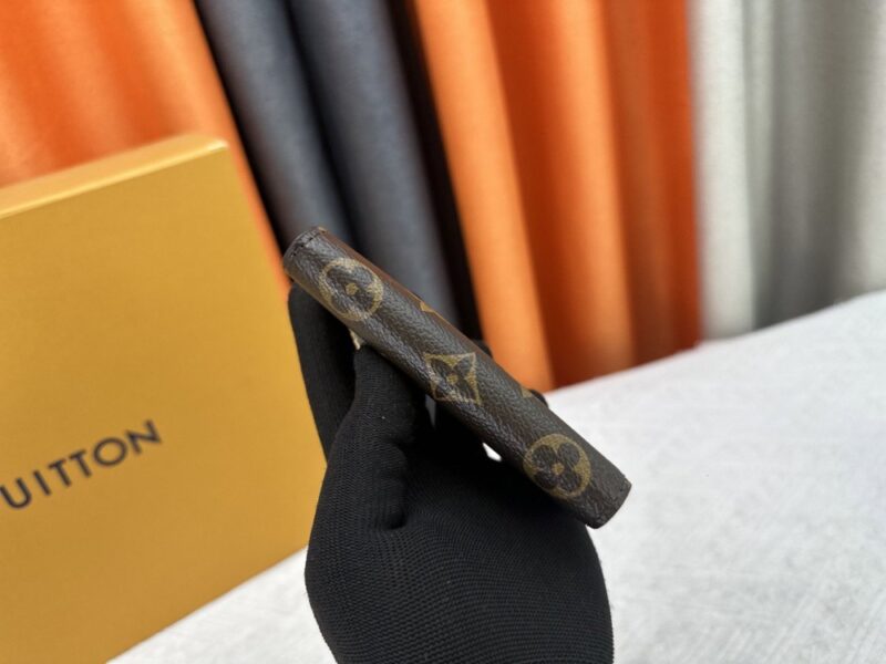 【AT10535】ルイ・ヴィトンのモノグラムキーケース - ビジネスとカジュアルに最適 | Louis Vuitton