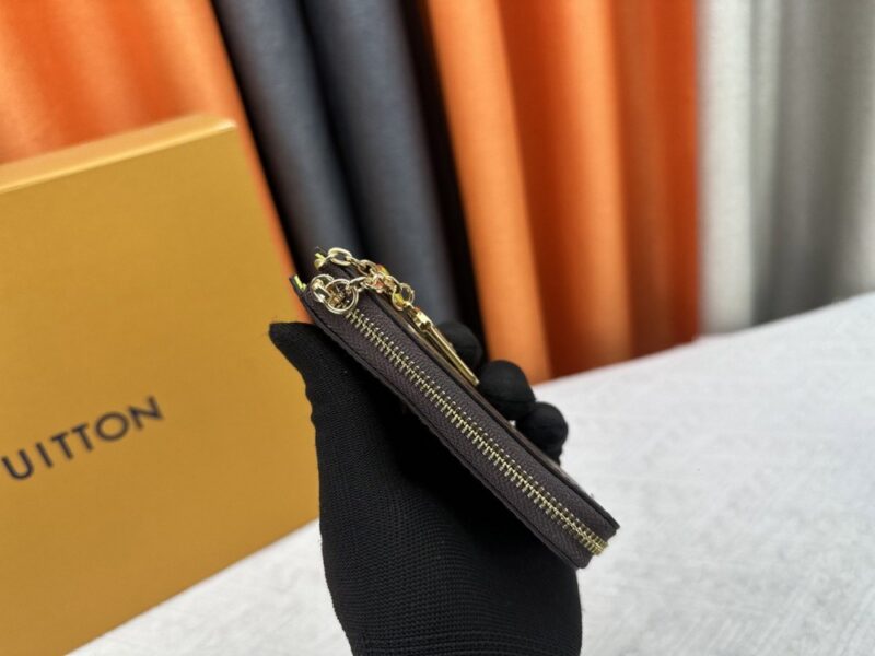 【AT10535】ルイ・ヴィトンのモノグラムキーケース - ビジネスとカジュアルに最適 | Louis Vuitton