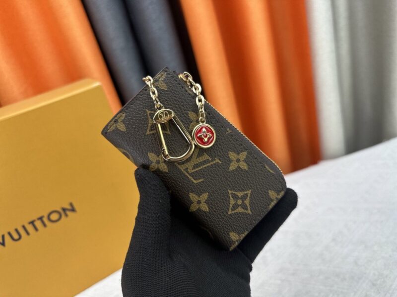 【AT10536】ルイヴィトンのクラシックなNoaキーケース - 品位と実用性の融合 | Louis Vuitton Malletier