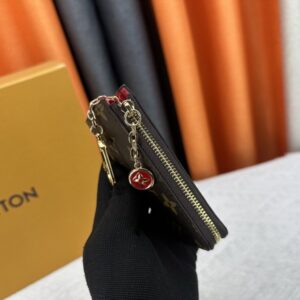 【AT10536】ルイヴィトンのクラシックなNoaキーケース - 品位と実用性の融合 | Louis Vuitton Malletier