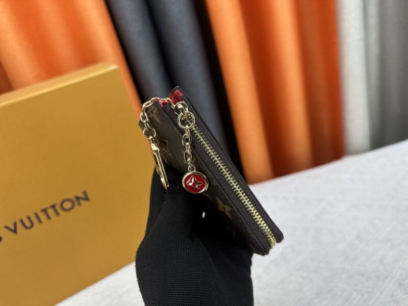 【AT10536】ルイヴィトンのクラシックなNoaキーケース - 品位と実用性の融合 | Louis Vuitton Malletier