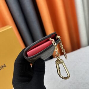 【AT10536】ルイヴィトンのクラシックなNoaキーケース - 品位と実用性の融合 | Louis Vuitton Malletier