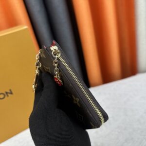 【AT10536】ルイヴィトンのクラシックなNoaキーケース - 品位と実用性の融合 | Louis Vuitton Malletier