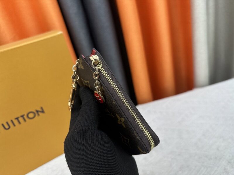 【AT10536】ルイヴィトンのクラシックなNoaキーケース - 品位と実用性の融合 | Louis Vuitton Malletier