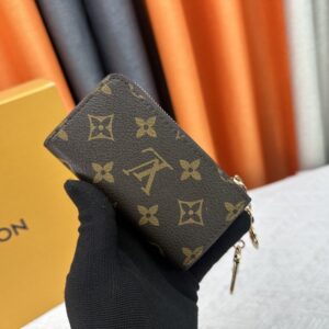 【AT10536】ルイヴィトンのクラシックなNoaキーケース - 品位と実用性の融合 | Louis Vuitton Malletier