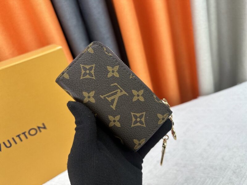 【AT10536】ルイヴィトンのクラシックなNoaキーケース - 品位と実用性の融合 | Louis Vuitton Malletier