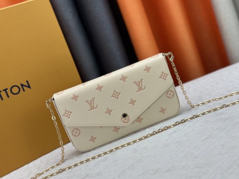 【AT10539】ルイ・ヴィトンのクラシックPochette Félicieチェーンバッグ - ミルク色のモノグラムレザー製 - 高級デートや社交会に最適 | Louis Vuitton Malletier