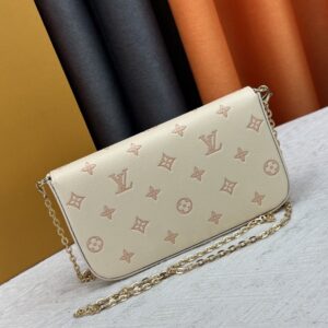 【AT10539】ルイ・ヴィトンのクラシックPochette Félicieチェーンバッグ - ミルク色のモノグラムレザー製 - 高級デートや社交会に最適 | Louis Vuitton Malletier