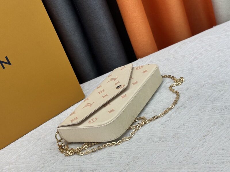 【AT10539】ルイ・ヴィトンのクラシックPochette Félicieチェーンバッグ - ミルク色のモノグラムレザー製 - 高級デートや社交会に最適 | Louis Vuitton Malletier