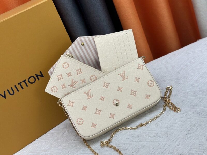 【AT10539】ルイ・ヴィトンのクラシックPochette Félicieチェーンバッグ - ミルク色のモノグラムレザー製 - 高級デートや社交会に最適 | Louis Vuitton Malletier