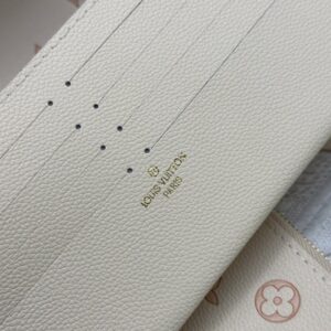 【AT10539】ルイ・ヴィトンのクラシックPochette Félicieチェーンバッグ - ミルク色のモノグラムレザー製 - 高級デートや社交会に最適 | Louis Vuitton Malletier