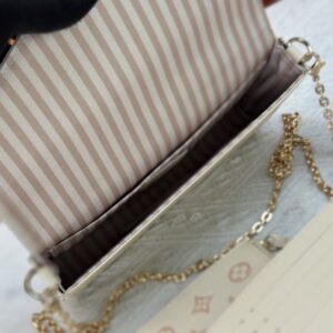 【AT10539】ルイ・ヴィトンのクラシックPochette Félicieチェーンバッグ - ミルク色のモノグラムレザー製 - 高級デートや社交会に最適 | Louis Vuitton Malletier