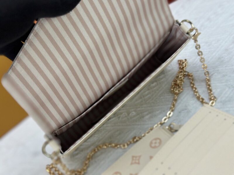 【AT10539】ルイ・ヴィトンのクラシックPochette Félicieチェーンバッグ - ミルク色のモノグラムレザー製 - 高級デートや社交会に最適 | Louis Vuitton Malletier