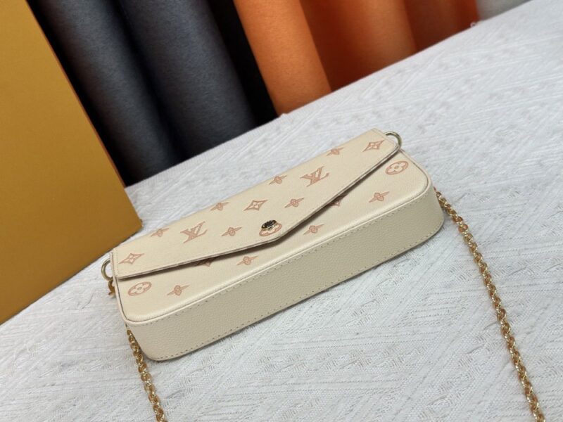 【AT10539】ルイ・ヴィトンのクラシックPochette Félicieチェーンバッグ - ミルク色のモノグラムレザー製 - 高級デートや社交会に最適 | Louis Vuitton Malletier