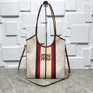 【AT10542】Miu Miu ハイライト ストライプ柄 Hobo バッグ、軽奢なカジュアルスタイル、超高収納力、都会女性に最適 | Miu Miu