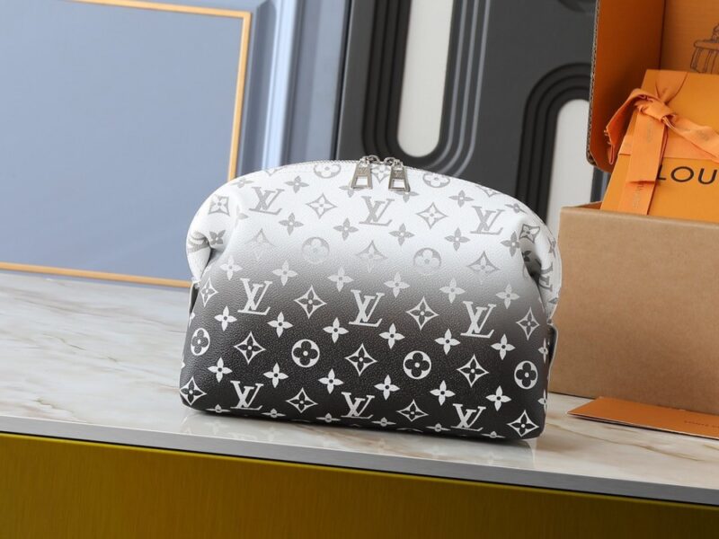 【AT10543】ルイ・ヴィトンのグラデーション化粧ポーチ：豪華な旅行芸術 | Louis Vuitton Malletier