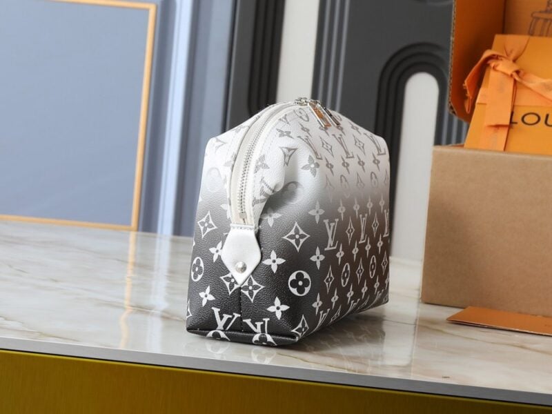 【AT10543】ルイ・ヴィトンのグラデーション化粧ポーチ：豪華な旅行芸術 | Louis Vuitton Malletier